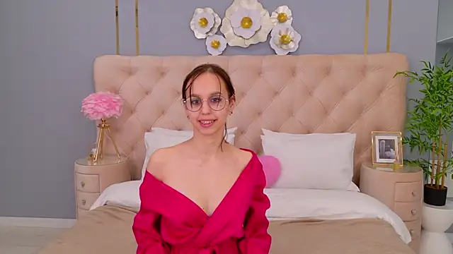 Snapshot of SandraTucker chatting on 03-01-25, 09:18 SandraTucker online show from 03-01-25, 09:18