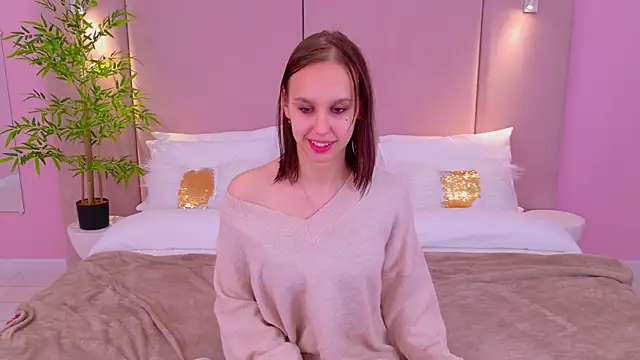 Snapshot of SandraTucker chatting on 03-08-25, 09:17 SandraTucker online show from 03-08-25, 09:17