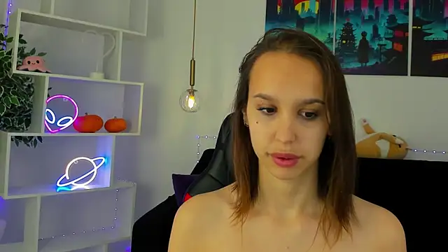 Snapshot of SandraTucker chatting on 10-25-25, 03:03 SandraTucker online show from 10-25-25, 03:03