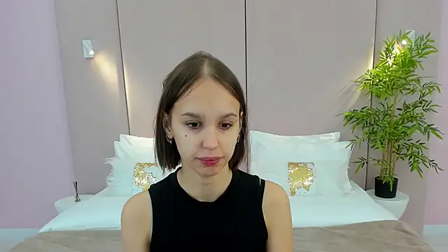 Snapshot of SandraTucker chatting on 11-30-25, 02:59 SandraTucker online show from 11-30-25, 02:59