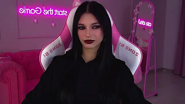 Snapshot of BeverlyMost chatting on 12-05-25, 06:55 BeverlyMost online show from 12-05-25, 06:55