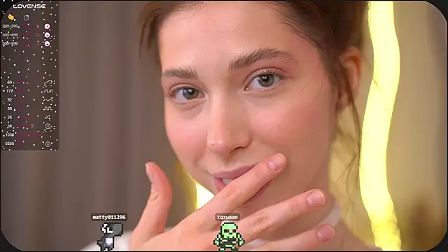 Snapshot of HappyVivy chatting on 03-10-25, 11:21 HappyVivy online show from 03-10-25, 11:21