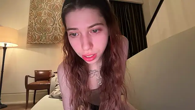 Snapshot of HappyVivy chatting on 12-18-25, 12:49 HappyVivy online show from 12-18-25, 12:49