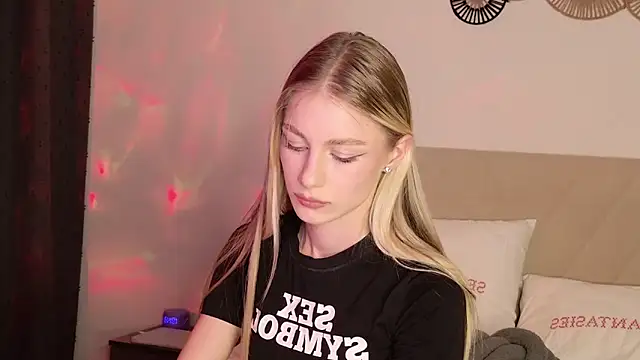 Snapshot of GabriellaOlsen chatting on 03-19-26, 04:44 GabriellaOlsen online show from 03-19-26, 04:44