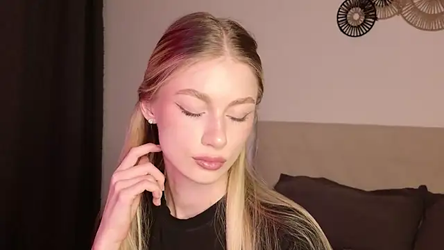 Snapshot of GabriellaOlsen chatting on 04-15-26, 04:03 GabriellaOlsen online show from 04-15-26, 04:03