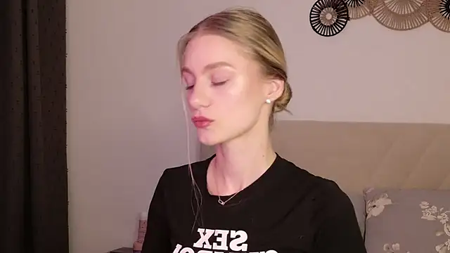 Snapshot of GabriellaOlsen chatting on 05-19-26, 05:30 GabriellaOlsen online show from 05-19-26, 05:30