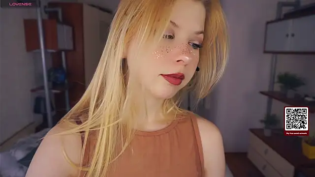 LynetHakes online show from 09-27-25, 04:06