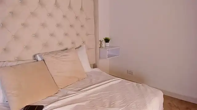 Snapshot of bella_bloomg chatting on 02-03-25, 11:15 bella bloomg online show from 02-03-25, 11:15