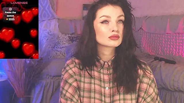 Snapshot of BritneyBarker chatting on 12-31-24, 02:40 BritneyBarker online show from 12-31-24, 02:40