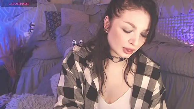 Snapshot of BritneyBarker chatting on 01-31-25, 12:50 BritneyBarker online show from 01-31-25, 12:50