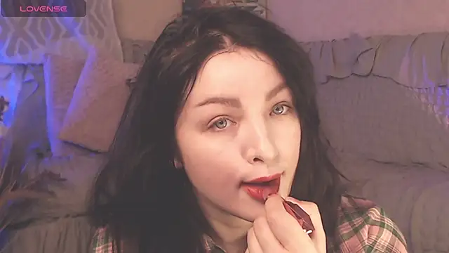Snapshot of BritneyBarker chatting on 02-06-25, 01:27 BritneyBarker online show from 02-06-25, 01:27