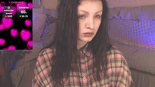 Snapshot of BritneyBarker chatting on 02-09-25, 01:11 BritneyBarker online show from 02-09-25, 01:11