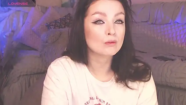 Snapshot of BritneyBarker chatting on 02-16-25, 02:20 BritneyBarker online show from 02-16-25, 02:20