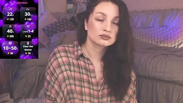 Snapshot of BritneyBarker chatting on 03-13-25, 12:48 BritneyBarker online show from 03-13-25, 12:48