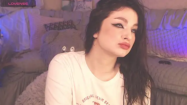 Snapshot of BritneyBarker chatting on 03-16-25, 02:43 BritneyBarker online show from 03-16-25, 02:43