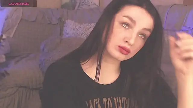 Snapshot of BritneyBarker chatting on 03-19-25, 05:08 BritneyBarker online show from 03-19-25, 05:08
