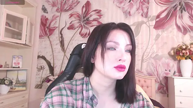 Snapshot of BritneyBarker chatting on 09-11-25, 02:22 BritneyBarker online show from 09-11-25, 02:22