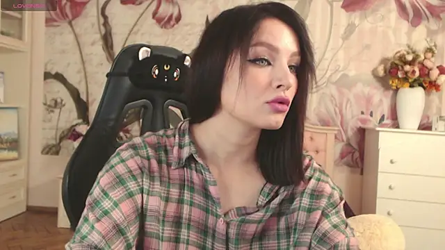 Snapshot of BritneyBarker chatting on 09-14-25, 09:03 BritneyBarker online show from 09-14-25, 09:03