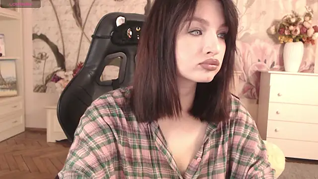 Snapshot of BritneyBarker chatting on 09-18-25, 03:41 BritneyBarker online show from 09-18-25, 03:41
