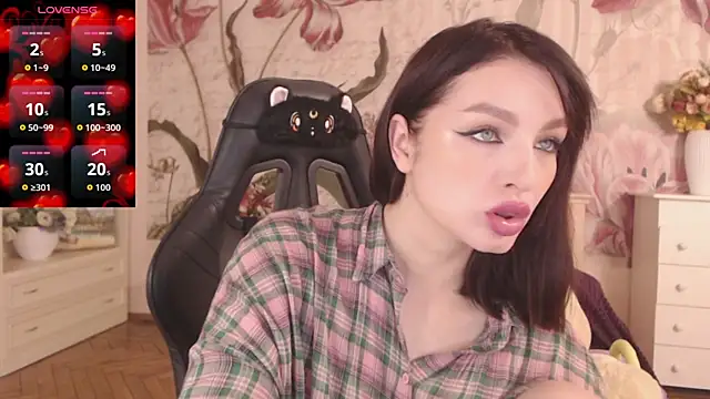 Snapshot of BritneyBarker chatting on 09-21-25, 04:03 BritneyBarker online show from 09-21-25, 04:03