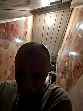 Snapshot of MaxDevilWhite chatting on 09-30-25, 08:30 MaxDevilWhite online show from 09-30-25, 08:30