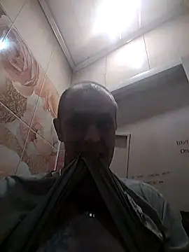 Snapshot of MaxDevilWhite chatting on 10-17-25, 10:40 MaxDevilWhite online show from 10-17-25, 10:40