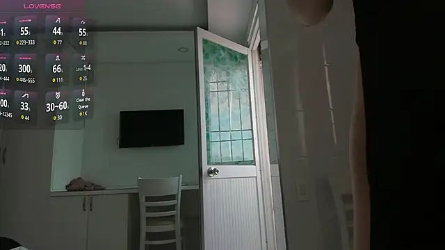 Snapshot of Yuki_miiii chatting on 11-30-25, 12:14 Yuki miiii online show from 11-30-25, 12:14