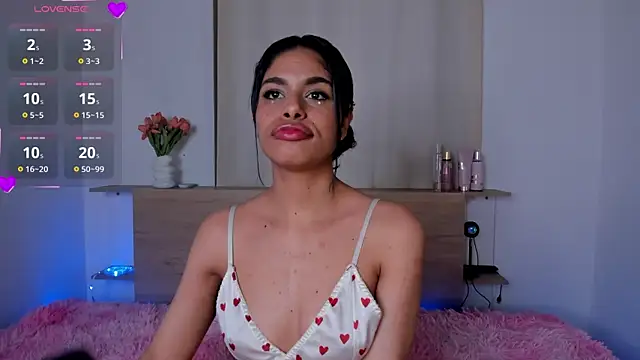 Snapshot of Cameron_Lovee chatting on 10-27-25, 03:43 Cameron Lovee online show from 10-27-25, 03:43