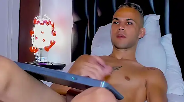 Snapshot of Jeremmy_Love chatting on 02-14-25, 06:40 Jeremmy Love online show from 02-14-25, 06:40