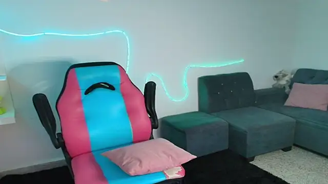 Snapshot of gisell363472 chatting on 11-09-25, 11:14 gisell363472 online show from 11-09-25, 11:14