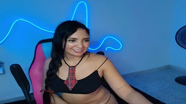 Snapshot of gisell363472 chatting on 11-18-25, 12:27 gisell363472 online show from 11-18-25, 12:27