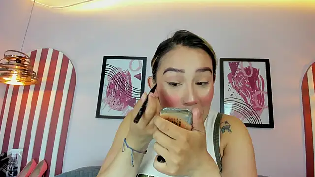 Lannajansen online show from 09-20-25, 01:45