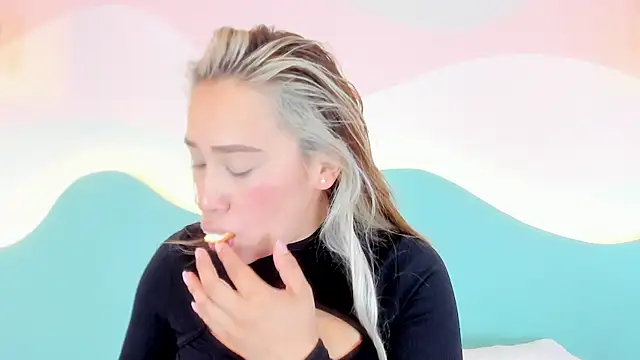 Lannajansen online show from 11-15-25, 03:19