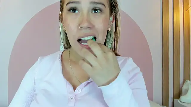 Lannajansen online show from 03-29-26, 02:39