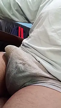 Snapshot of Andre16c chatting on 03-05-26, 02:57 Andre16c online show from 03-05-26, 02:57