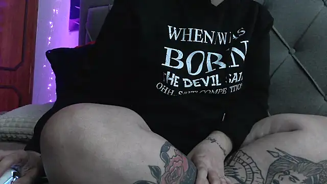 Snapshot of bunnyfox420 chatting on 12-15-25, 06:23 bunnyfox420 online show from 12-15-25, 06:23