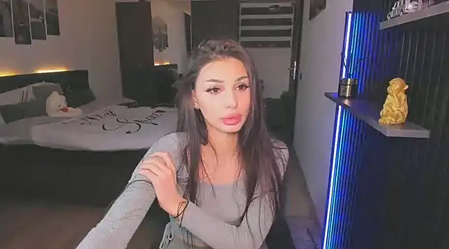 Snapshot of HelenShawn chatting on 01-31-25, 03:41 HelenShawn online show from 01-31-25, 03:41