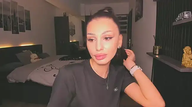 Snapshot of HelenShawn chatting on 02-03-25, 02:36 HelenShawn online show from 02-03-25, 02:36