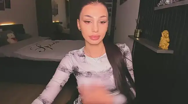 Snapshot of HelenShawn chatting on 02-09-25, 05:29 HelenShawn online show from 02-09-25, 05:29