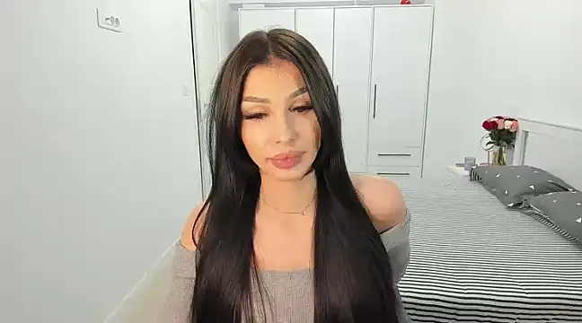 Snapshot of HelenShawn chatting on 02-15-25, 12:04 HelenShawn online show from 02-15-25, 12:04