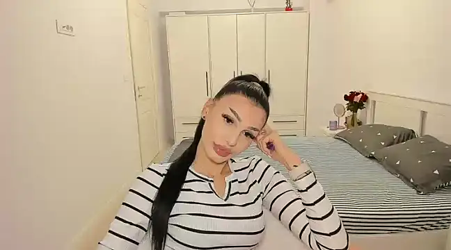 Snapshot of HelenShawn chatting on 02-21-25, 02:28 HelenShawn online show from 02-21-25, 02:28