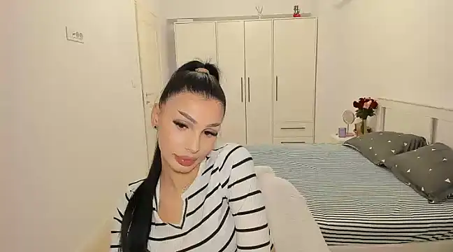 Snapshot of HelenShawn chatting on 02-21-25, 10:15 HelenShawn online show from 02-21-25, 10:15