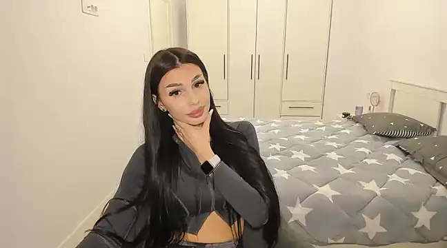 Snapshot of HelenShawn chatting on 02-22-25, 01:22 HelenShawn online show from 02-22-25, 01:22