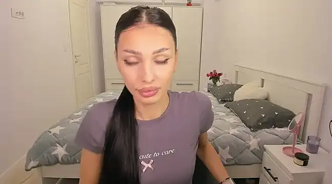 Snapshot of HelenShawn chatting on 03-04-25, 10:27 HelenShawn online show from 03-04-25, 10:27