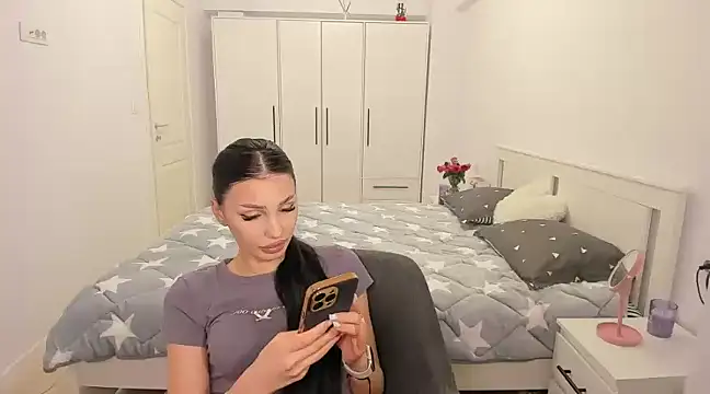 Snapshot of HelenShawn chatting on 03-05-25, 01:52 HelenShawn online show from 03-05-25, 01:52