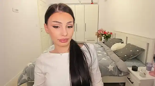 Snapshot of HelenShawn chatting on 03-09-25, 10:30 HelenShawn online show from 03-09-25, 10:30