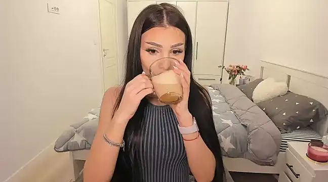 Snapshot of HelenShawn chatting on 03-12-25, 09:13 HelenShawn online show from 03-12-25, 09:13