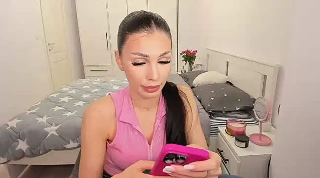 Snapshot of HelenShawn chatting on 03-20-25, 11:56 HelenShawn online show from 03-20-25, 11:56