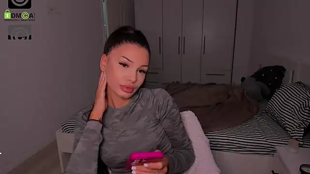 Snapshot of HelenShawn chatting on 09-25-25, 07:34 HelenShawn online show from 09-25-25, 07:34