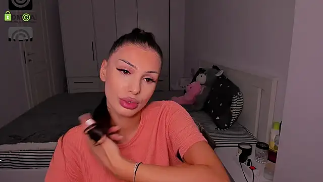 Snapshot of HelenShawn chatting on 10-06-25, 07:55 HelenShawn online show from 10-06-25, 07:55